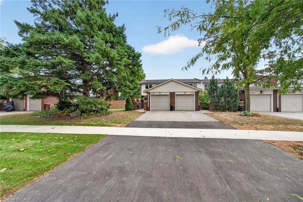 5294 Bromley Road, Burlington