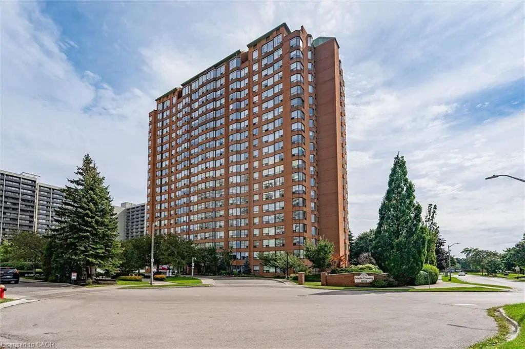 1270 Maple Crossing Boulevard 1905, Burlington