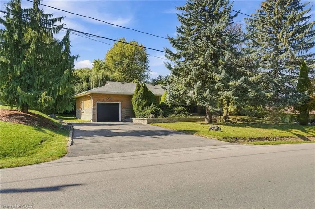 904 Montgomery Drive, Ancaster