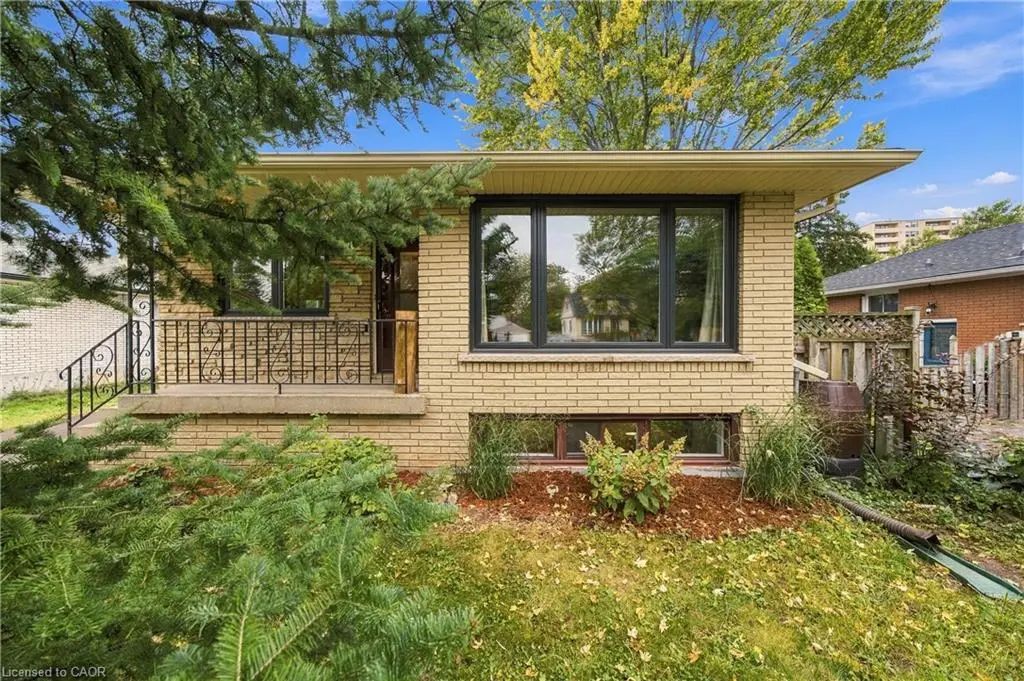662 Dynes Road, Burlington