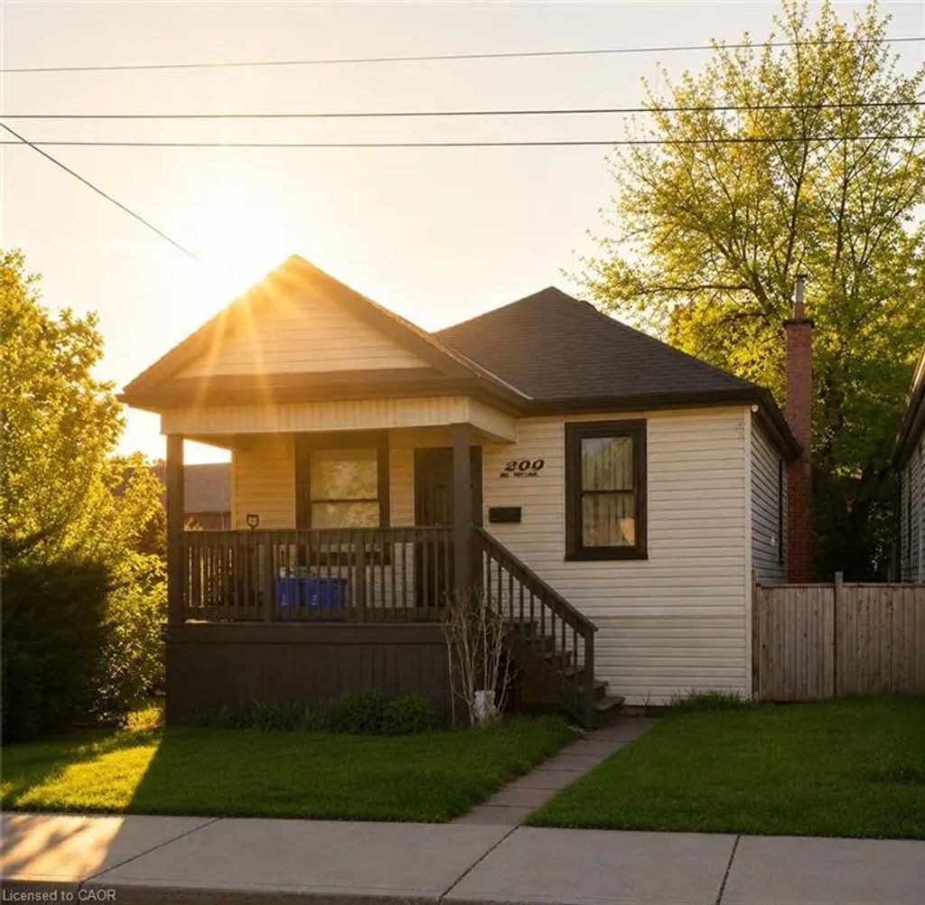 222 Kensington Avenue N, Hamilton