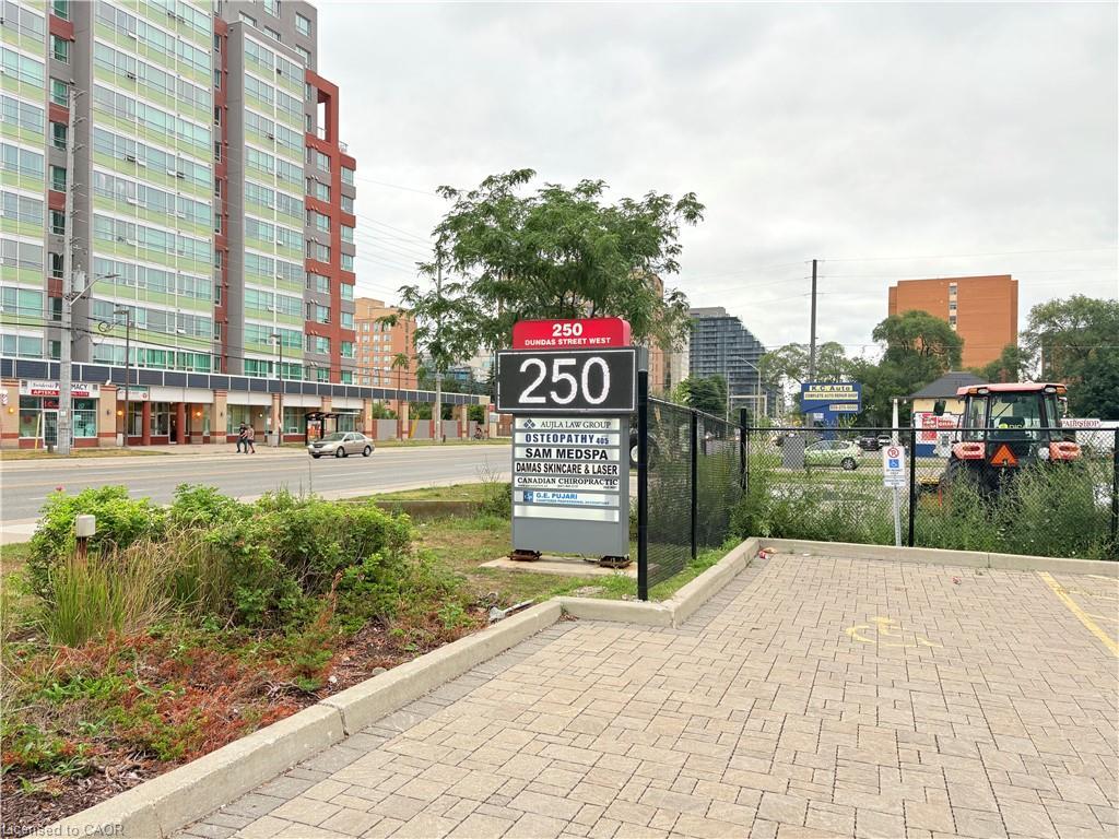250 Dundas Street W, Mississauga