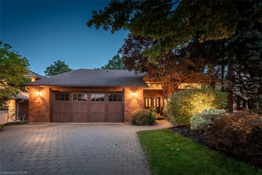 1351 Hazelton Boulevard, Burlington