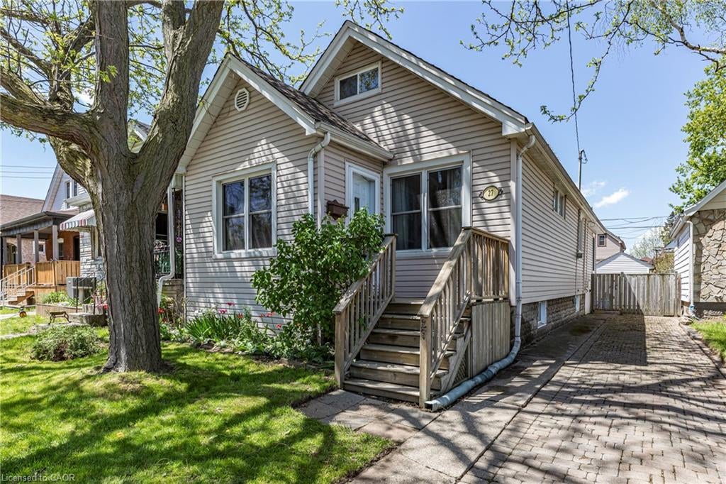 27 Barons Avenue N, Hamilton