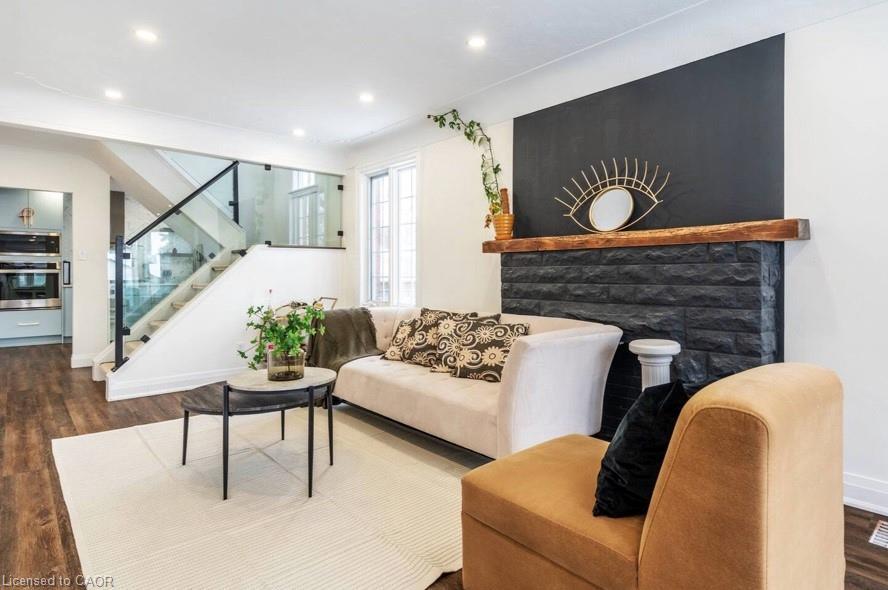 122 Queensdale Avenue E, Hamilton