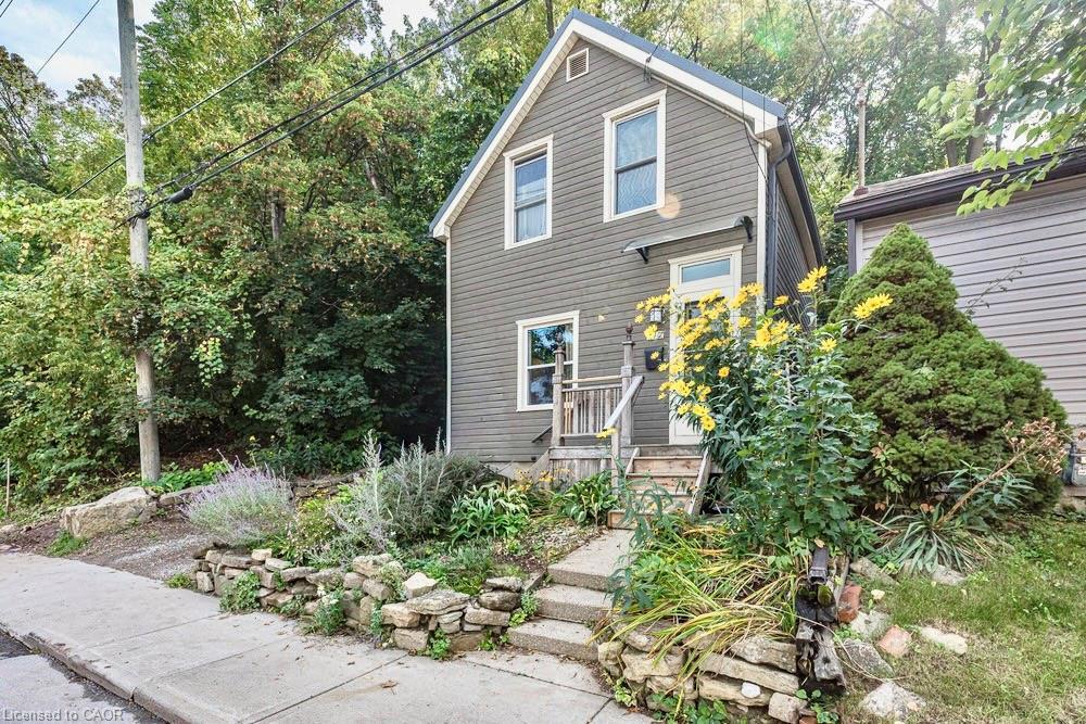 210 Charlton Avenue E, Hamilton