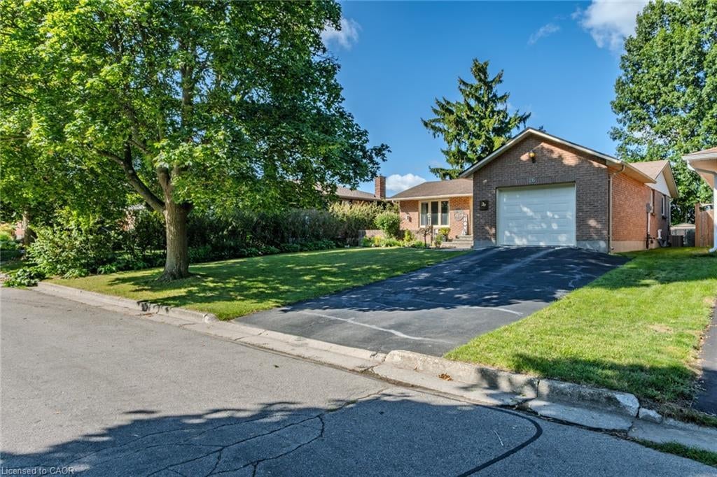 26 Douglas Avenue, Simcoe