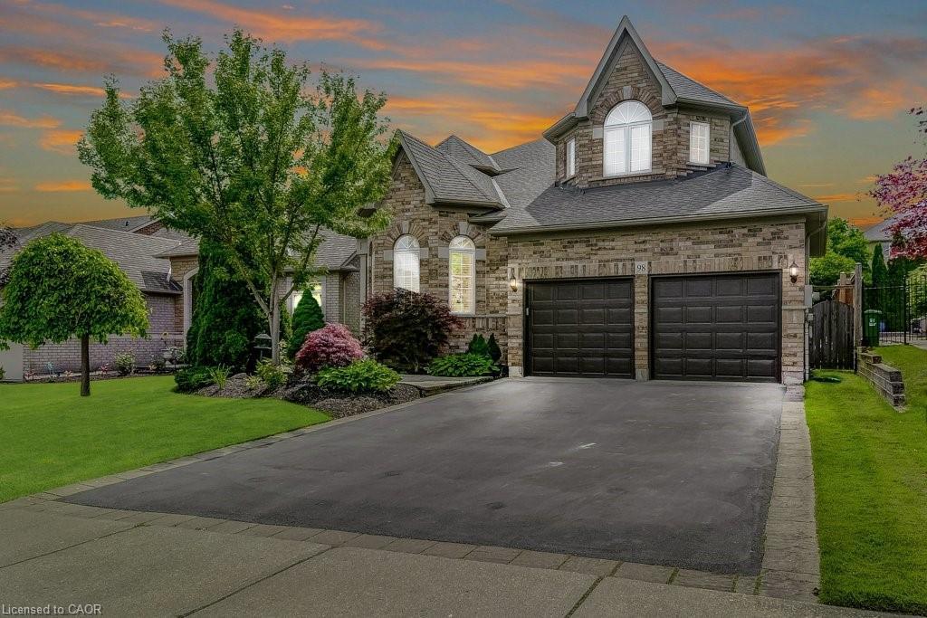 98 Davidson Boulevard, Dundas