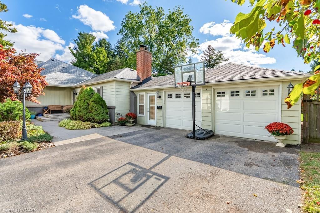 32 Parker Avenue, Ancaster