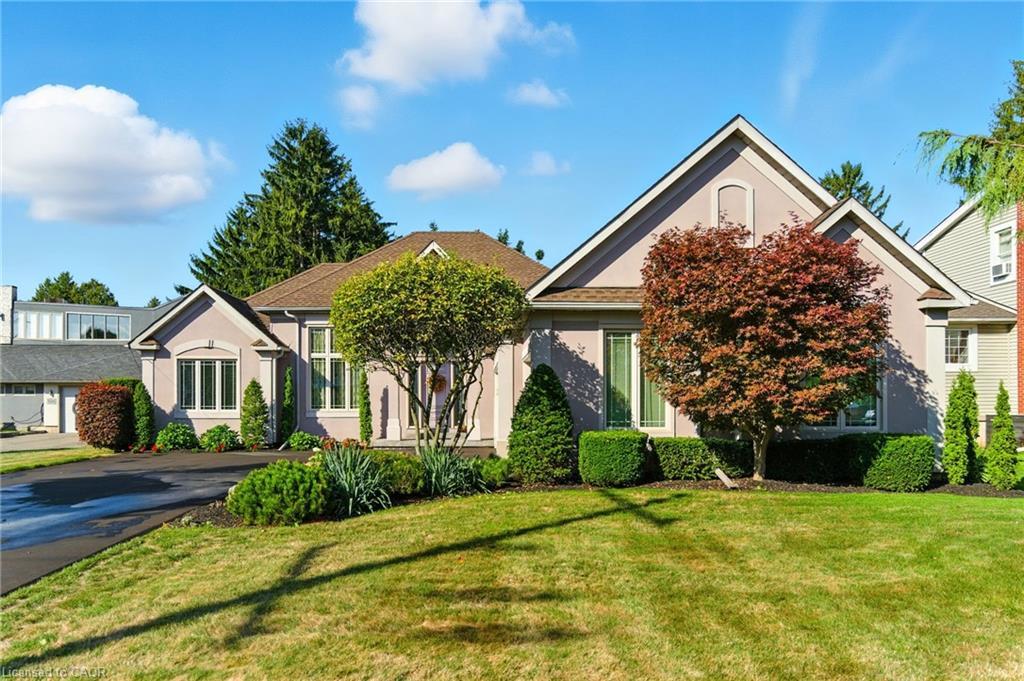 320 Fiddlers Green Road, Ancaster