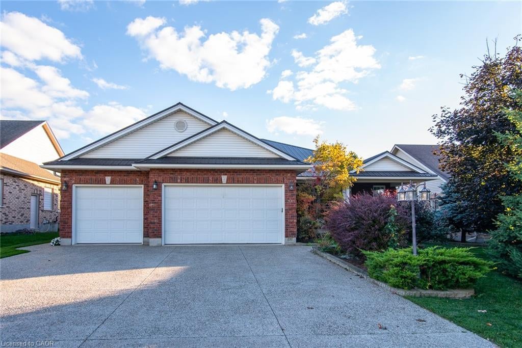 15 Parkview Drive, Wellesley