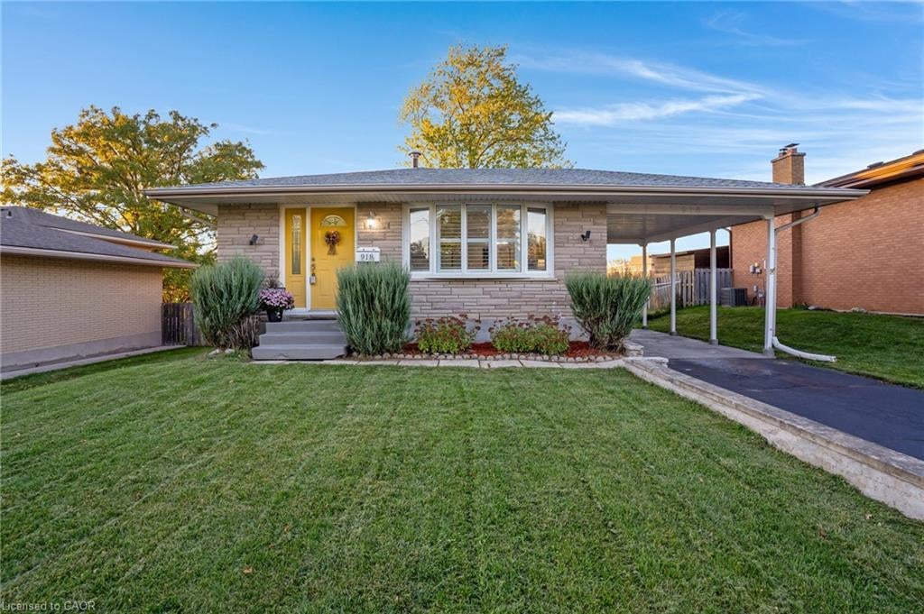 918 Westminster Drive S, Cambridge