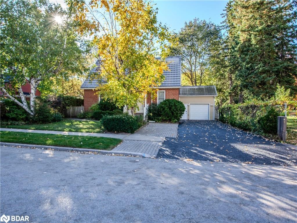 25 Holgate Street, Barrie