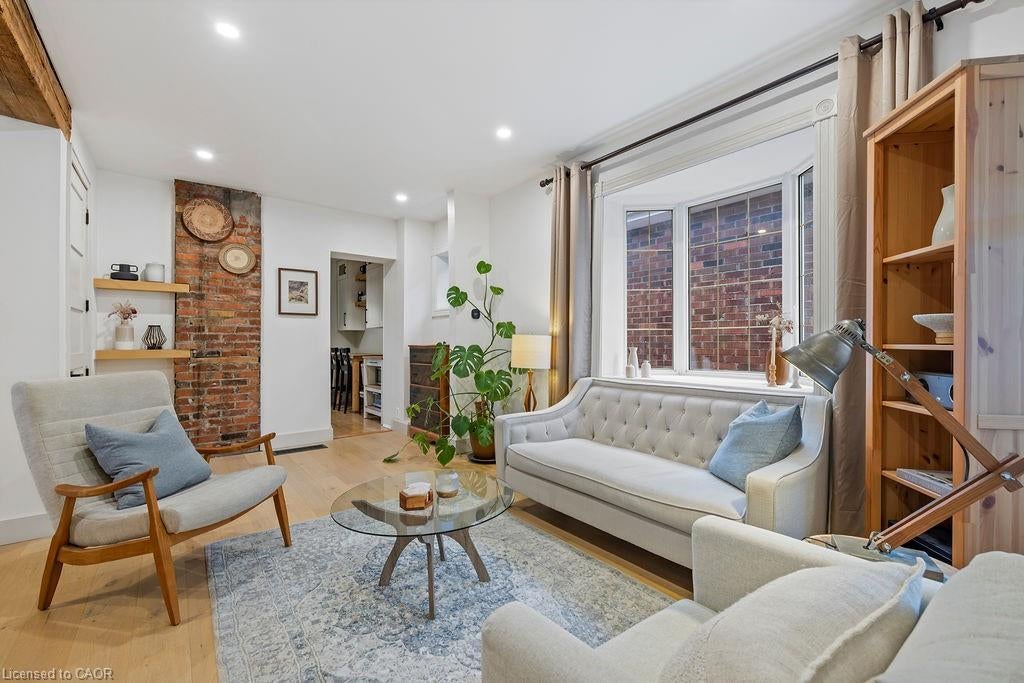 2 1/2 East 23rd Street, Hamilton