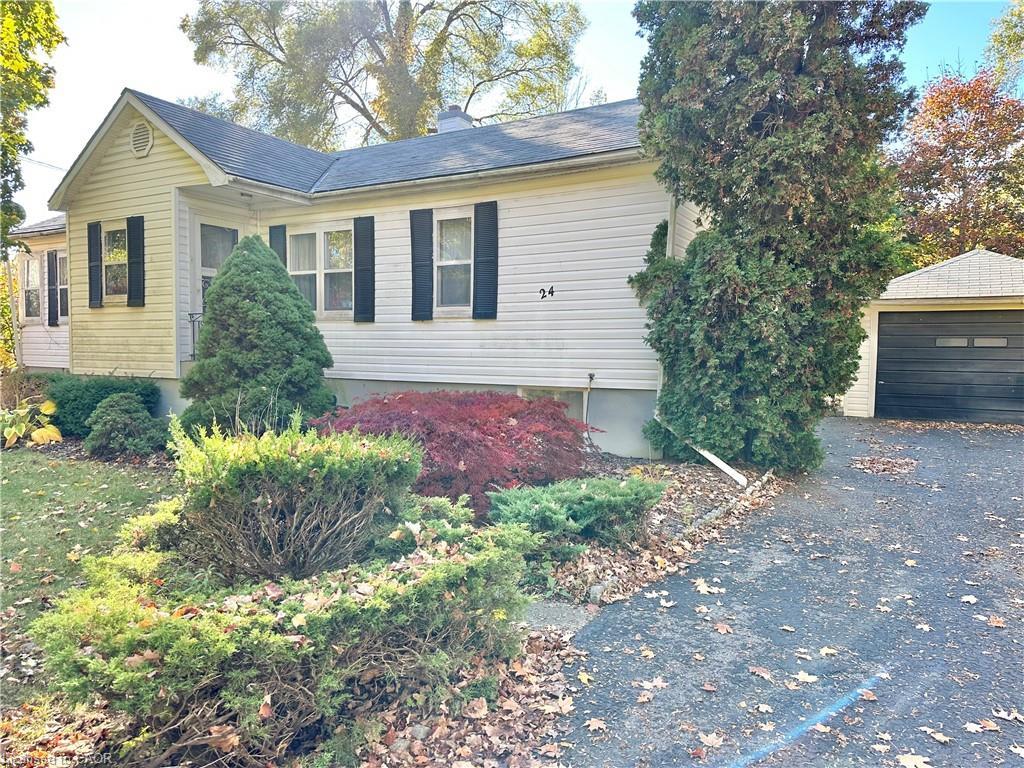 24 Hunt Street N, Simcoe