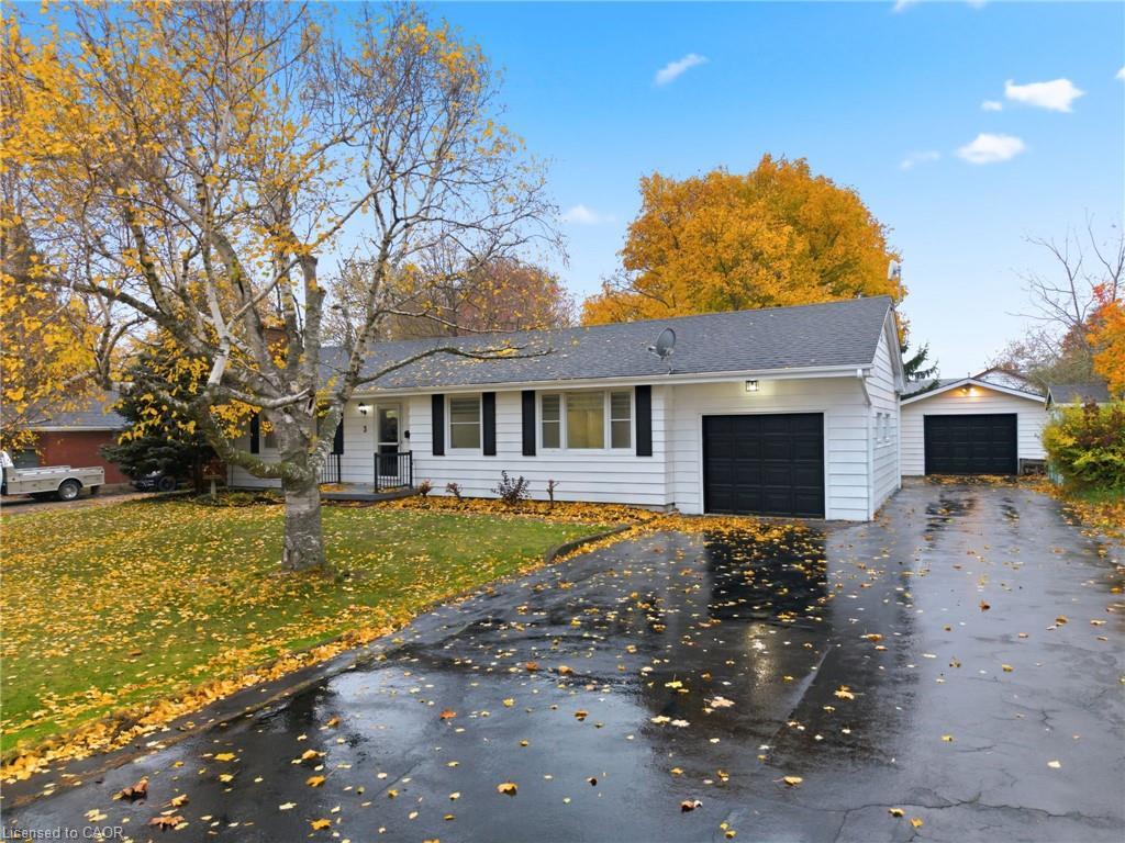 3 Algonquin Avenue, Dundas