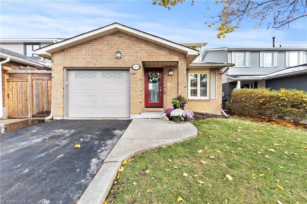2203 Hunt Crescent, Burlington