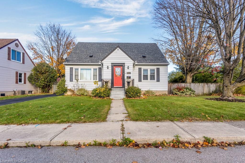 825 Maple Avenue, Woodstock