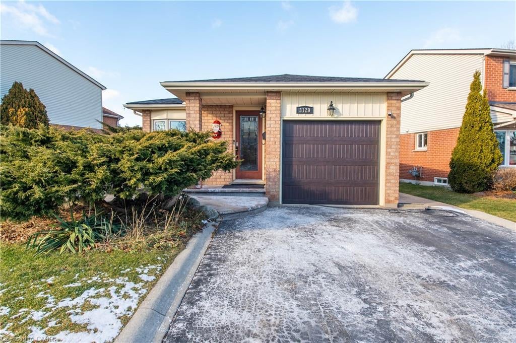 3129 Sandcliffe Court, Burlington