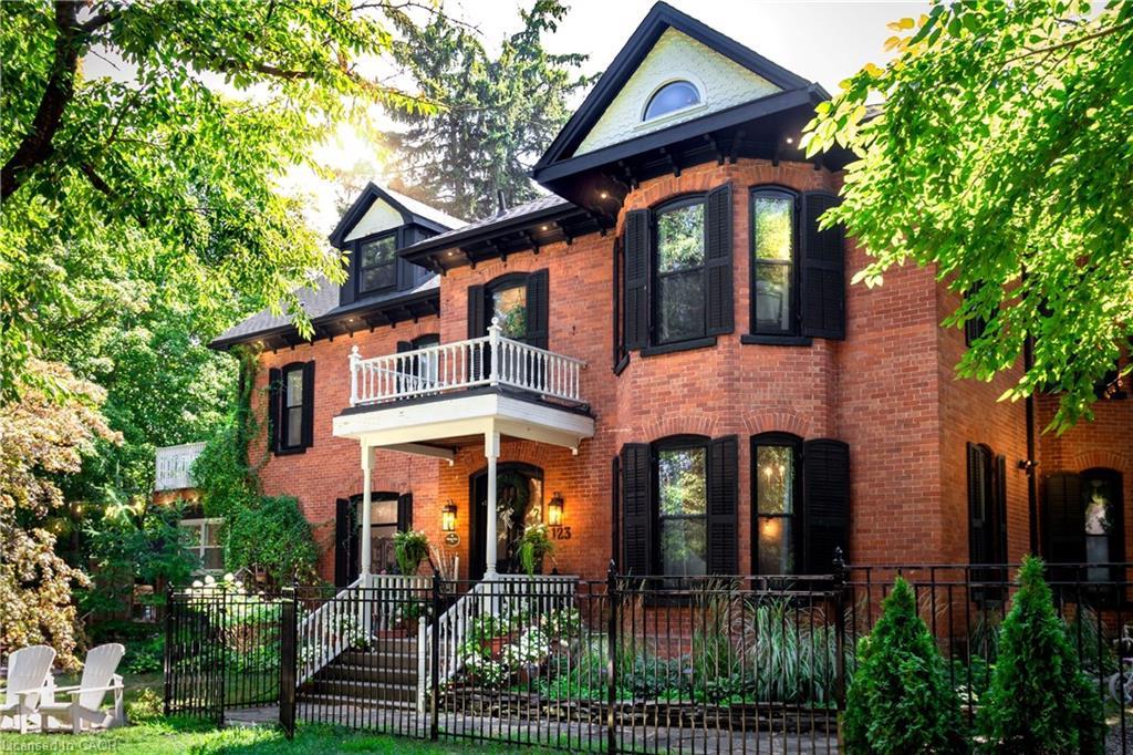 123 Main Street W, Grimsby