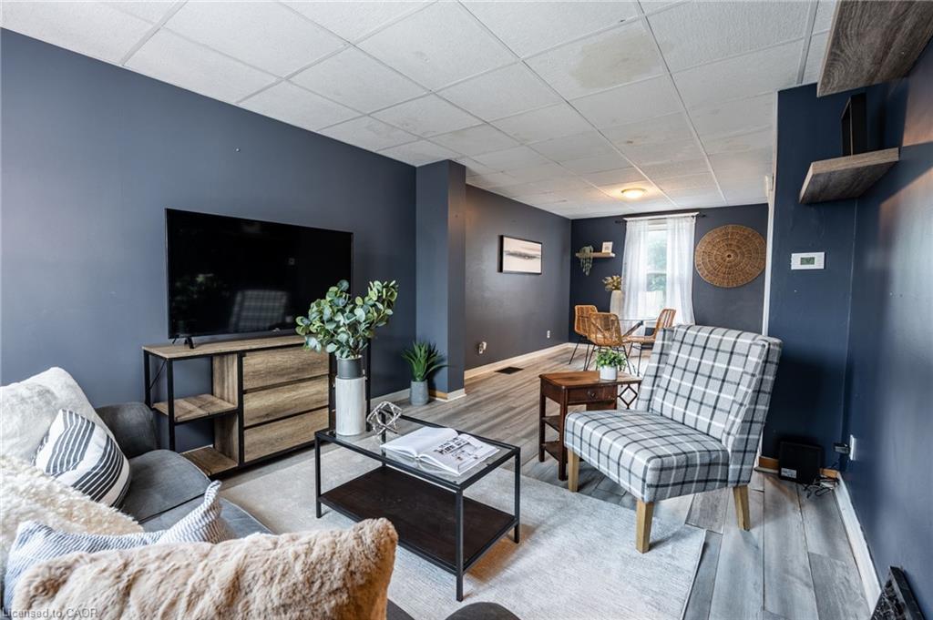 52 Connaught Avenue N, Hamilton