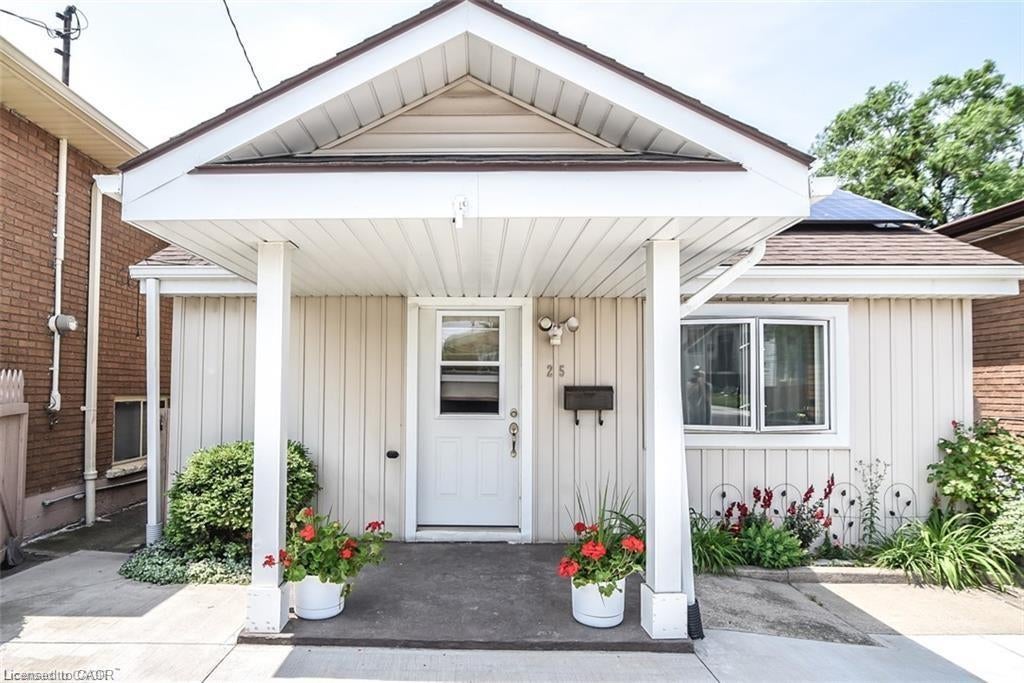 25 Delena Avenue N, Hamilton