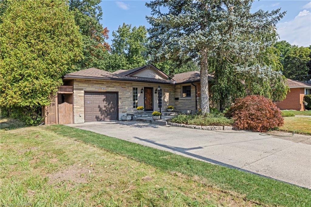 40 Bertram Drive, Dundas