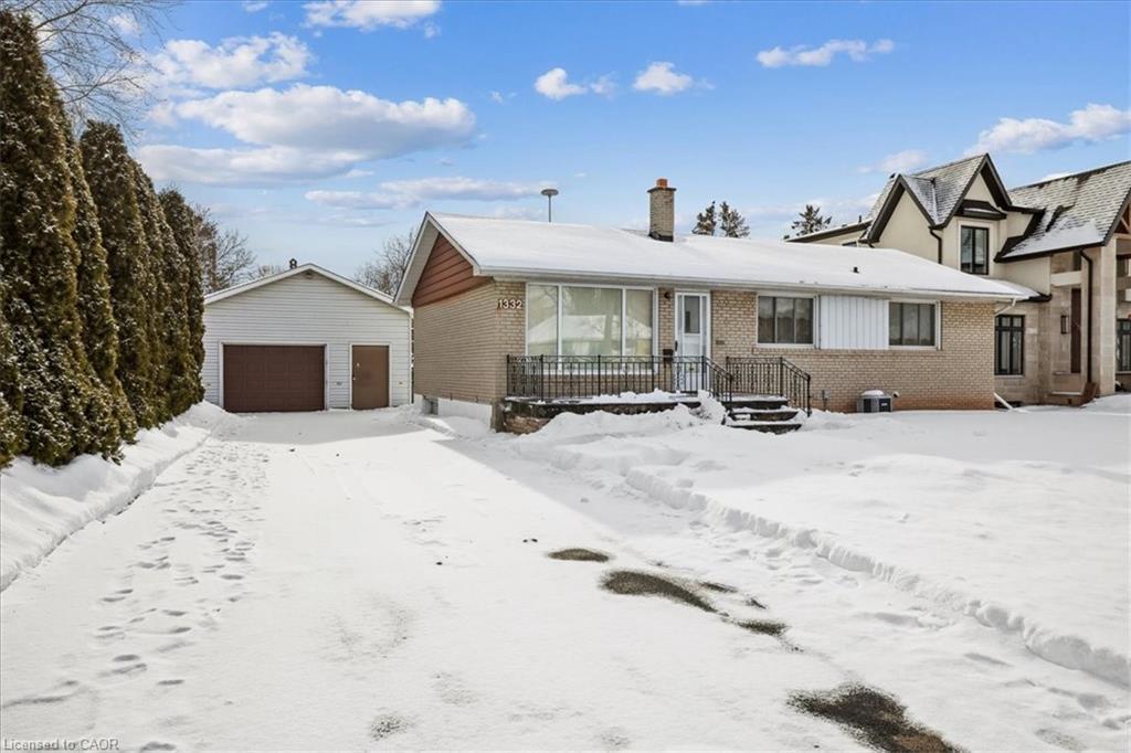 1332 Rebecca Street, Oakville