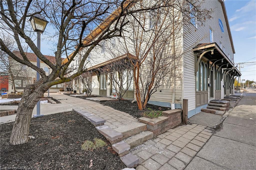 49 Ontario Street 11, Grimsby