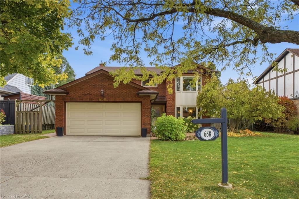 668 Tomahawk Crescent, Ancaster