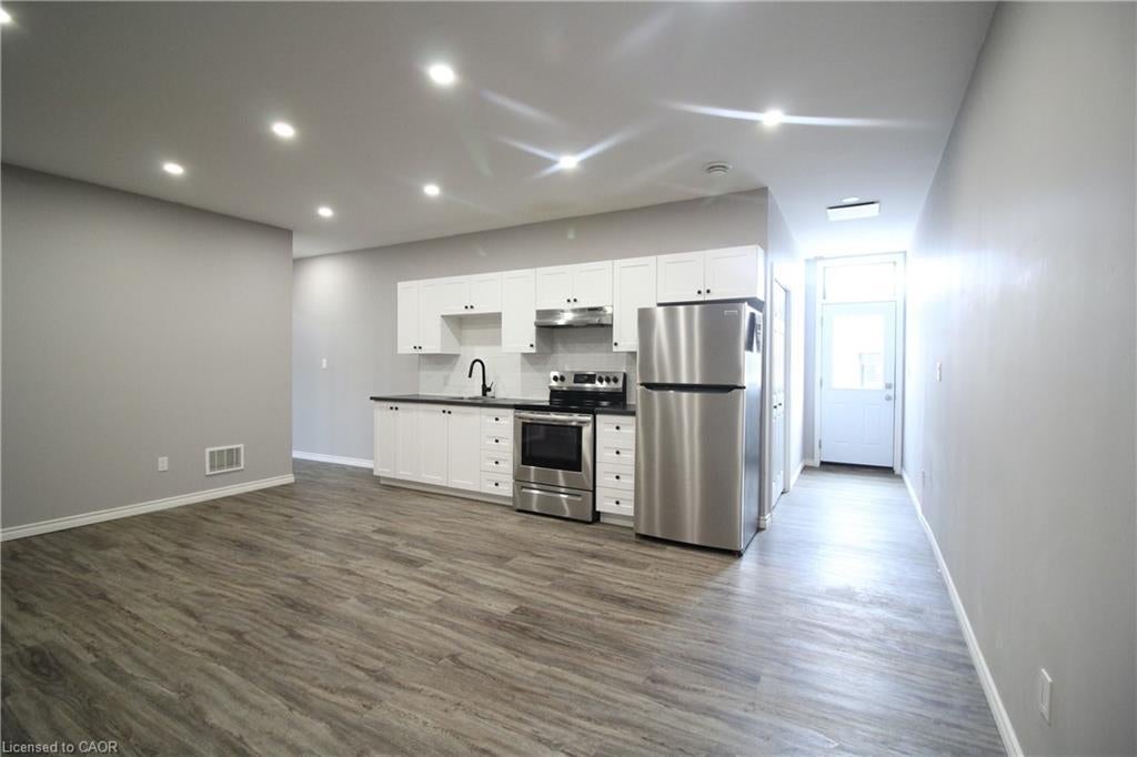 21 King Street E 1b, Hagersville