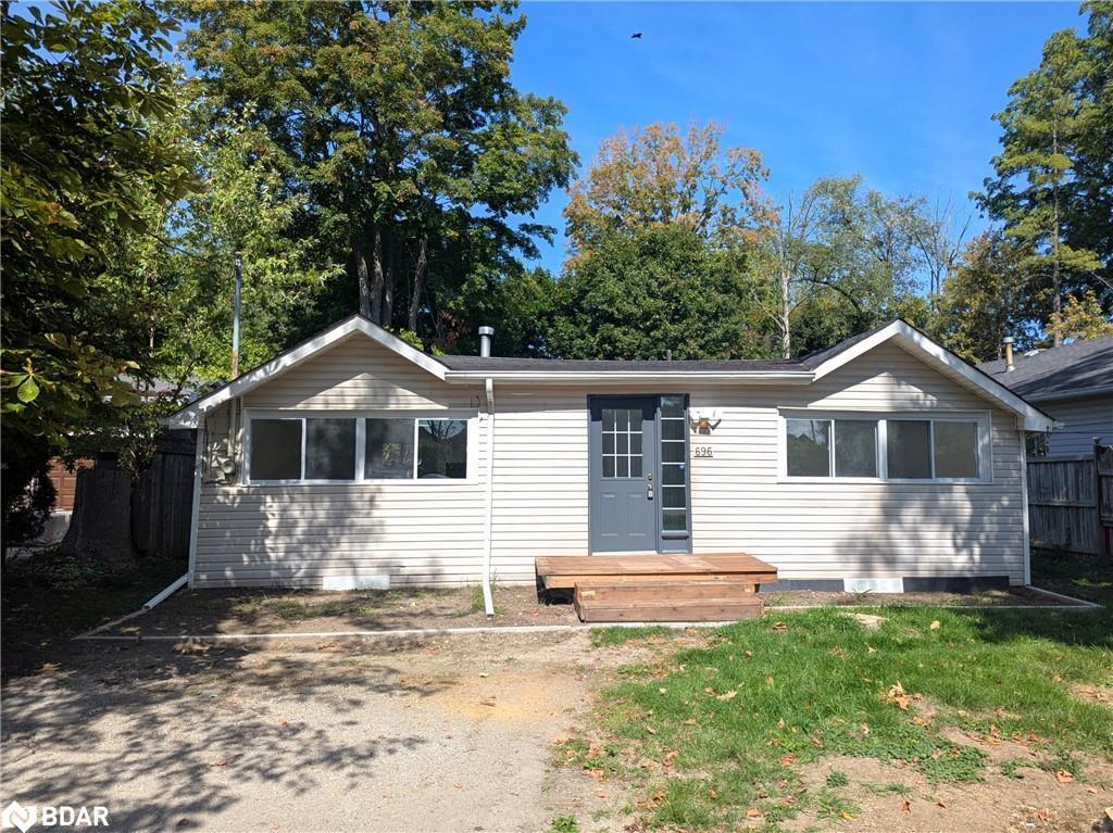 696 Hastings Avenue, Innisfil