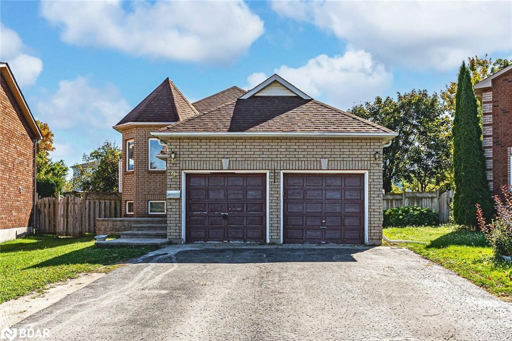 9 Kestrel Court Upper, Barrie