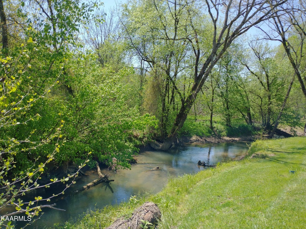 420 Winding Ridge Tr, Seymour