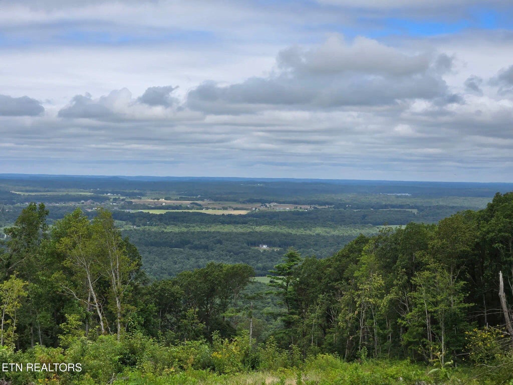Hinch Mountain Rd, Crossville