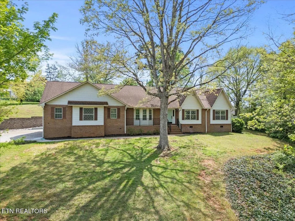 1506 Dunbarton Drive, Maryville