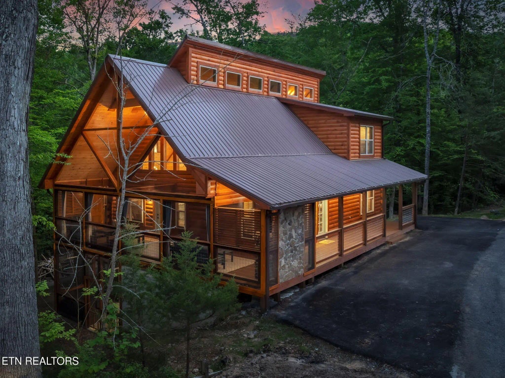 3138 White Falcon Way, Pigeon Forge