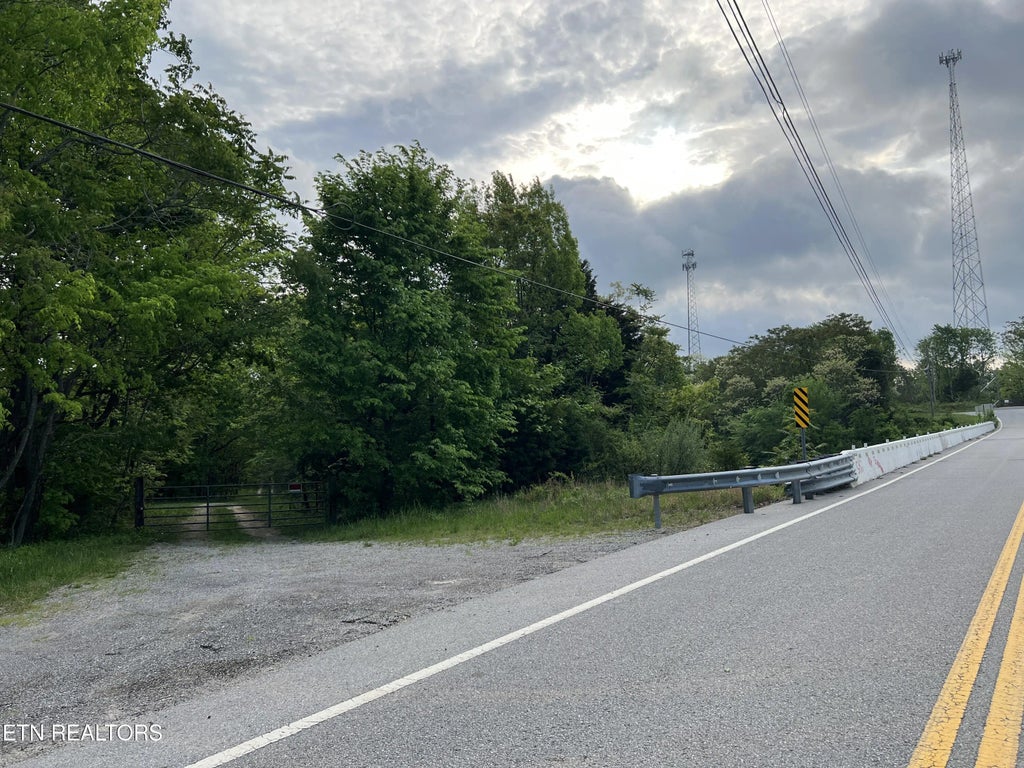 9550 Rocky Point Rd, Cookeville