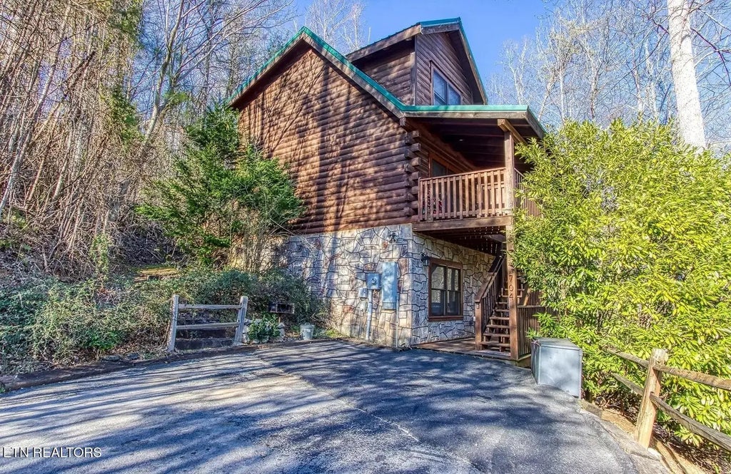 704 Yona Trail Way, Gatlinburg