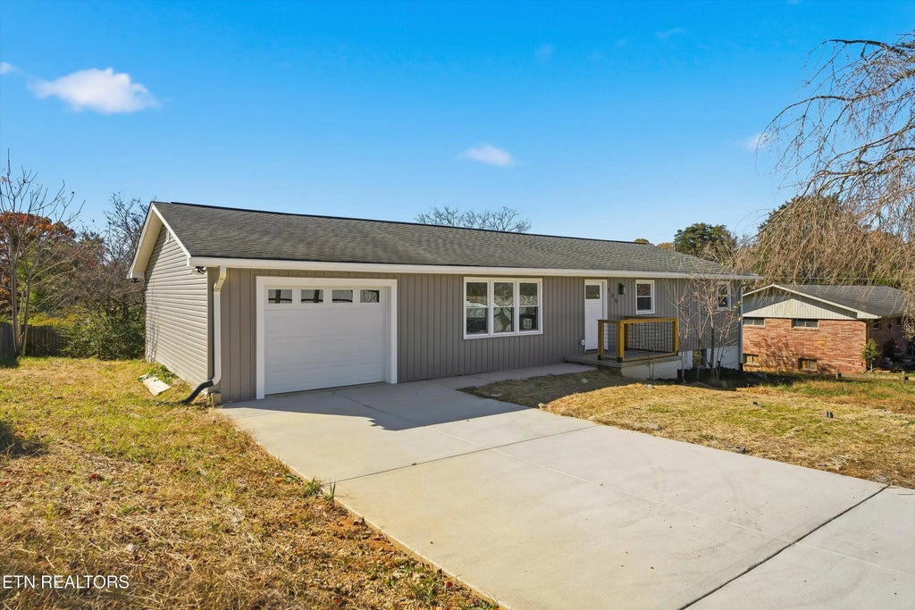 106 Nancy Drive, Clinton