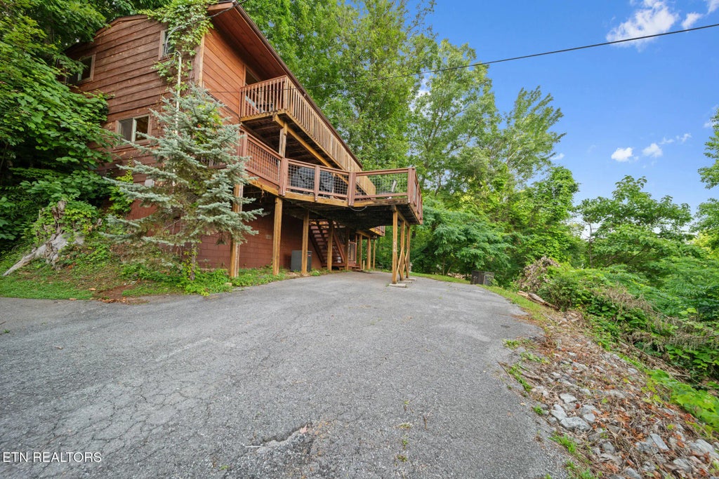 1516 Zurich Rd, Gatlinburg