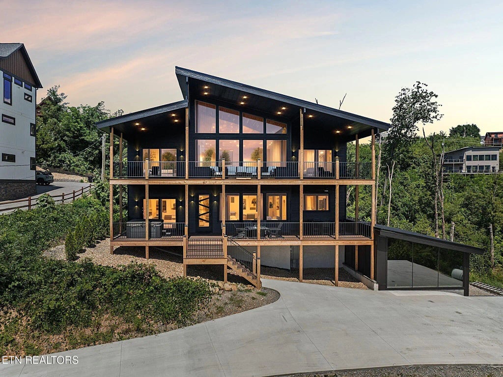 743 Village Loop Rd, Gatlinburg