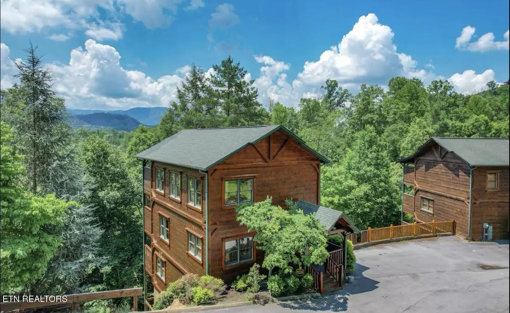 808 Great Smoky Way, Gatlinburg