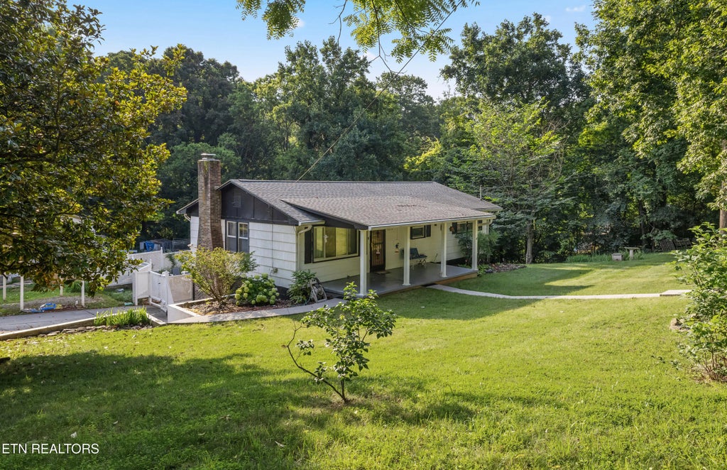 5814 Blossom Rd, Knoxville