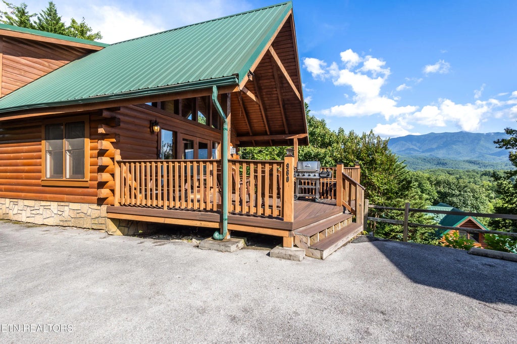 960 High Mountain Way, Gatlinburg