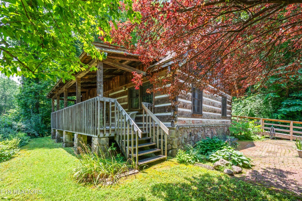 727 Hidden Valley Rd, Gatlinburg
