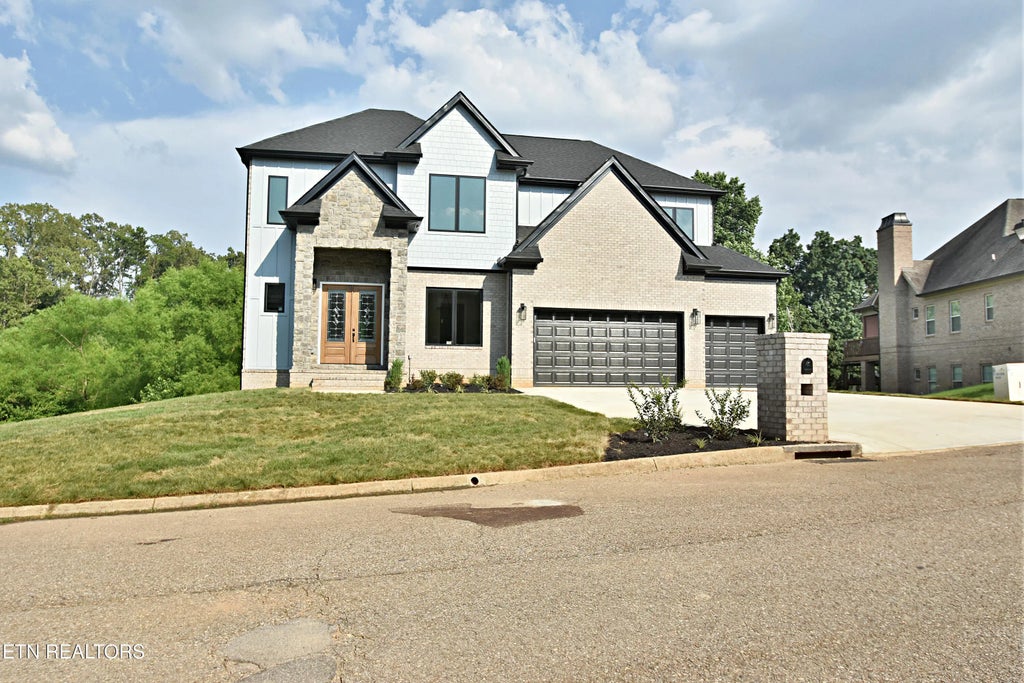 10120 Fox Cove Rd, Knoxville