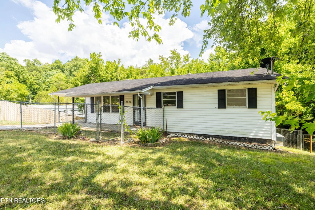 2320 Midway Rd, Knoxville