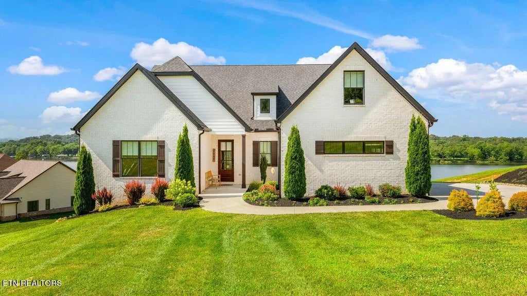 560 Silent River Lane, Loudon