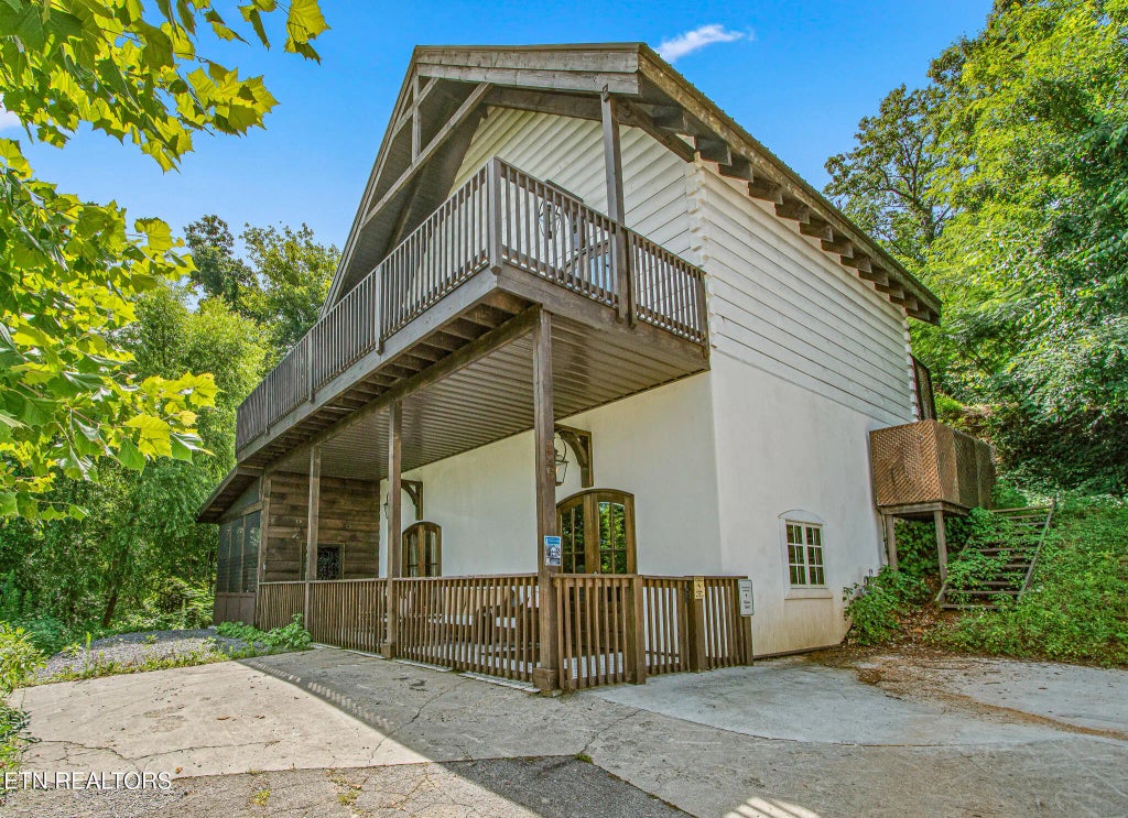 225 Chimney Tops Way, Gatlinburg